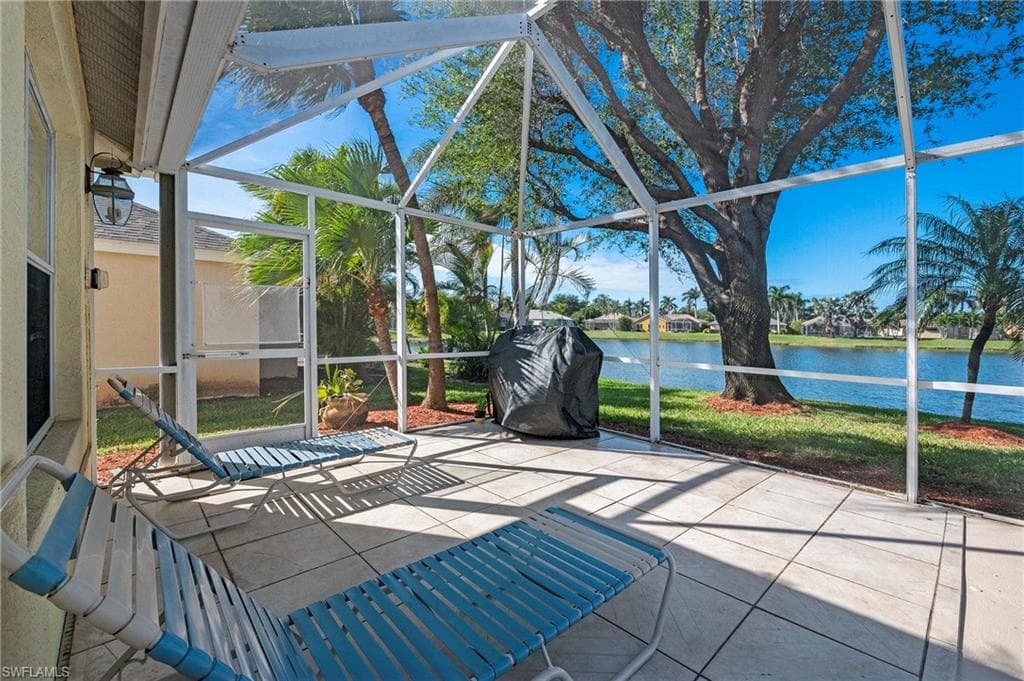 1442 Vintage Ln, Naples, FL 34104-25