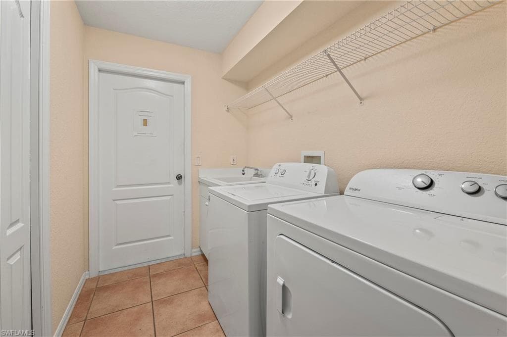 1442 Vintage Ln, Naples, FL 34104-30