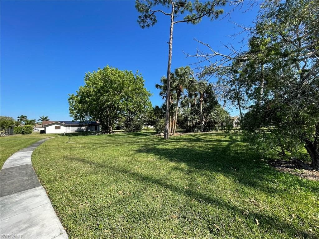 547 Eastwood Dr, Naples, FL 34110-9