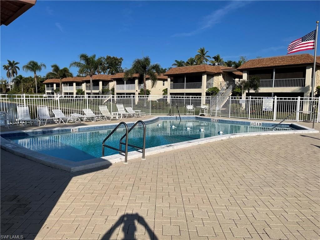 1155 Sandpiper St E3, Naples, FL 34102-4