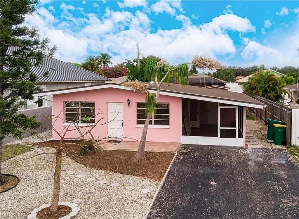 613 107th Ave N, Naples, FL 34108-2