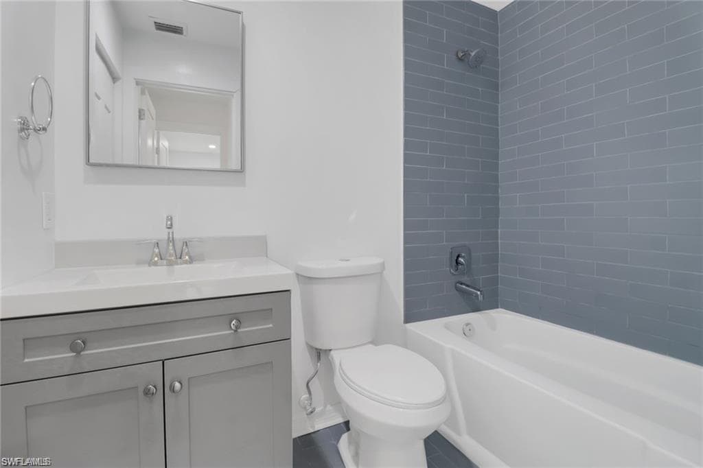 4293 Island Cir 2, Fort Myers, FL 33919-8