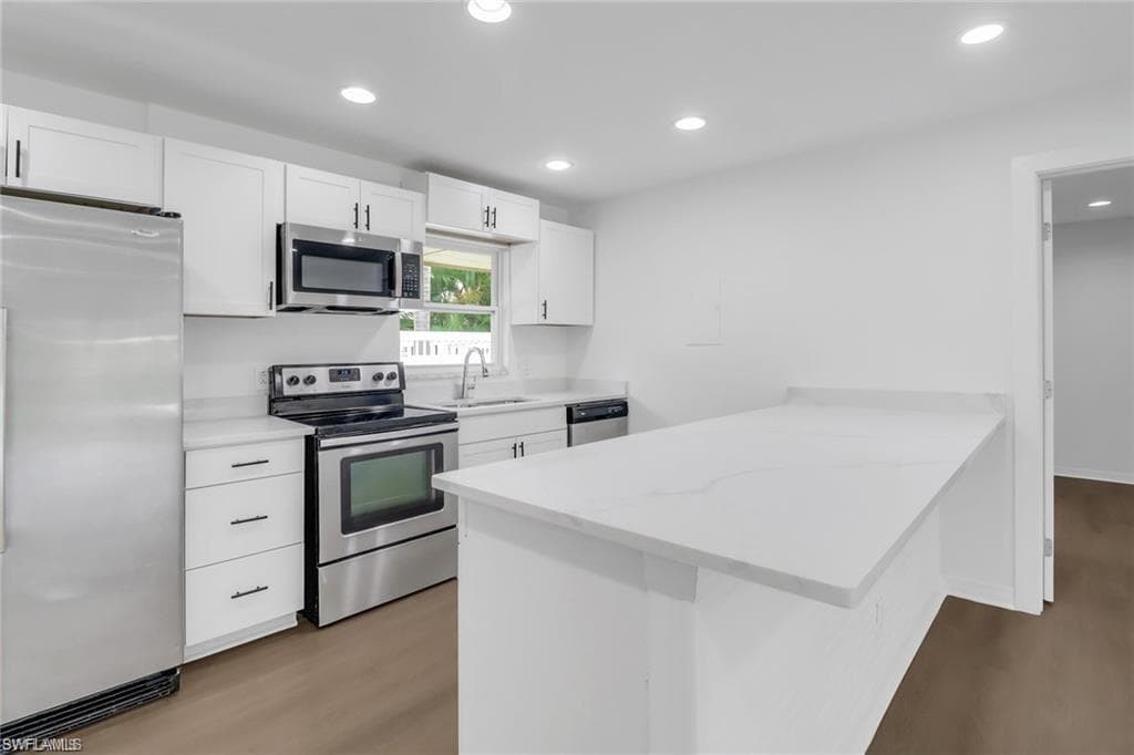 4293 Island Cir 2, Fort Myers, FL 33919-14