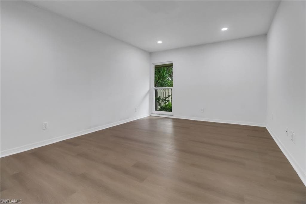 4293 Island Cir 2, Fort Myers, FL 33919-3
