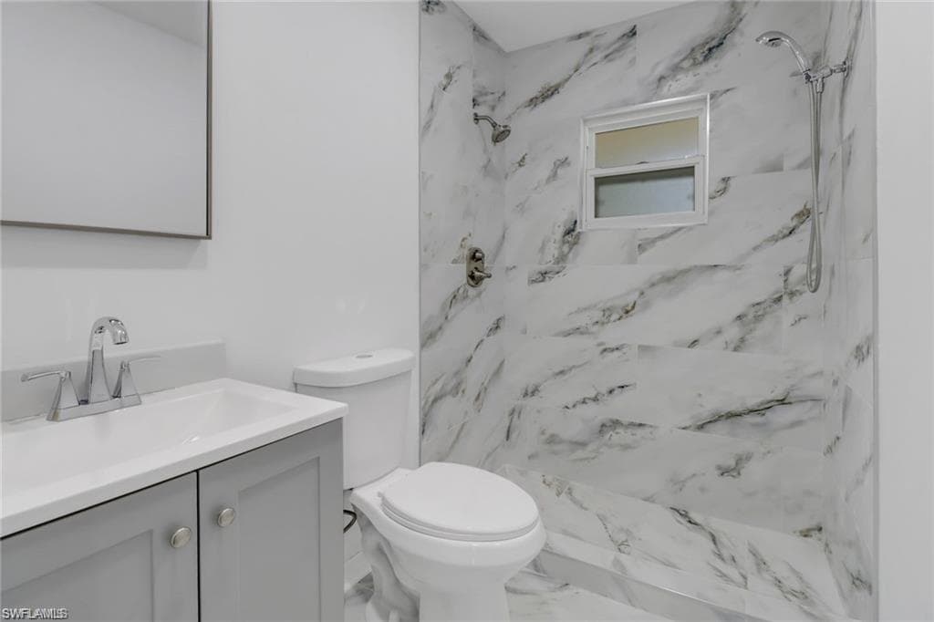 4293 Island Cir 2, Fort Myers, FL 33919-4