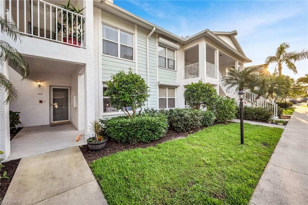 1240 Sarah Jean Cir M102, Naples, FL 34110-1