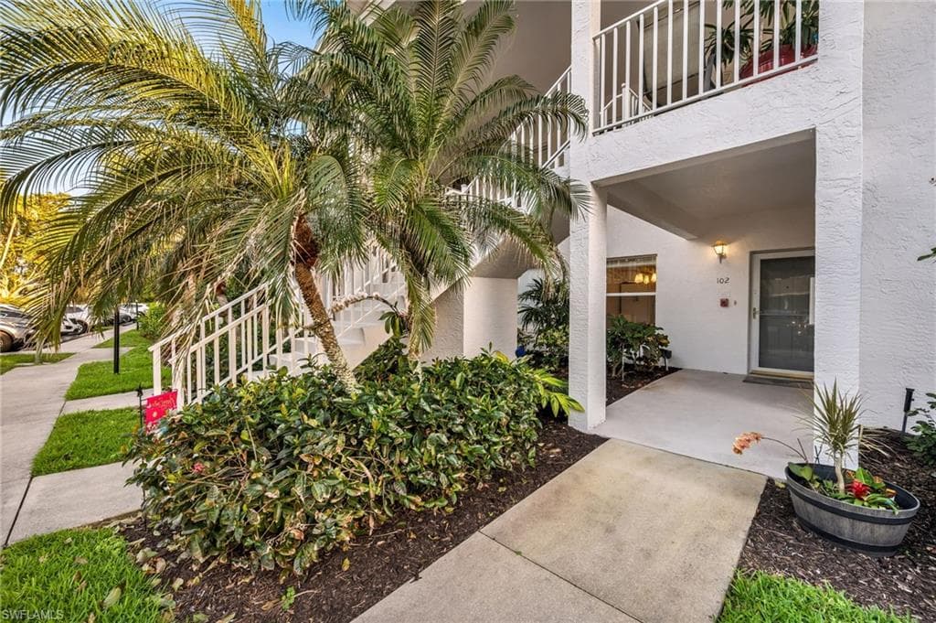 1240 Sarah Jean Cir M102, Naples, FL 34110-3