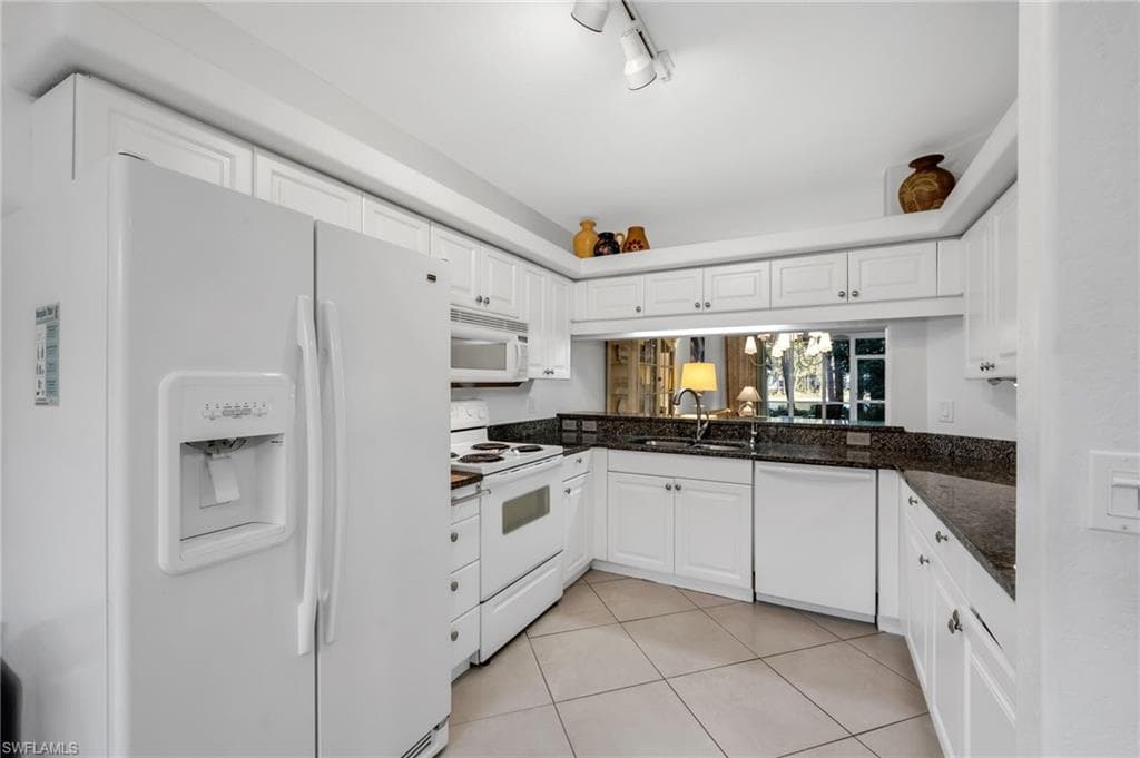 1240 Sarah Jean Cir M102, Naples, FL 34110-6