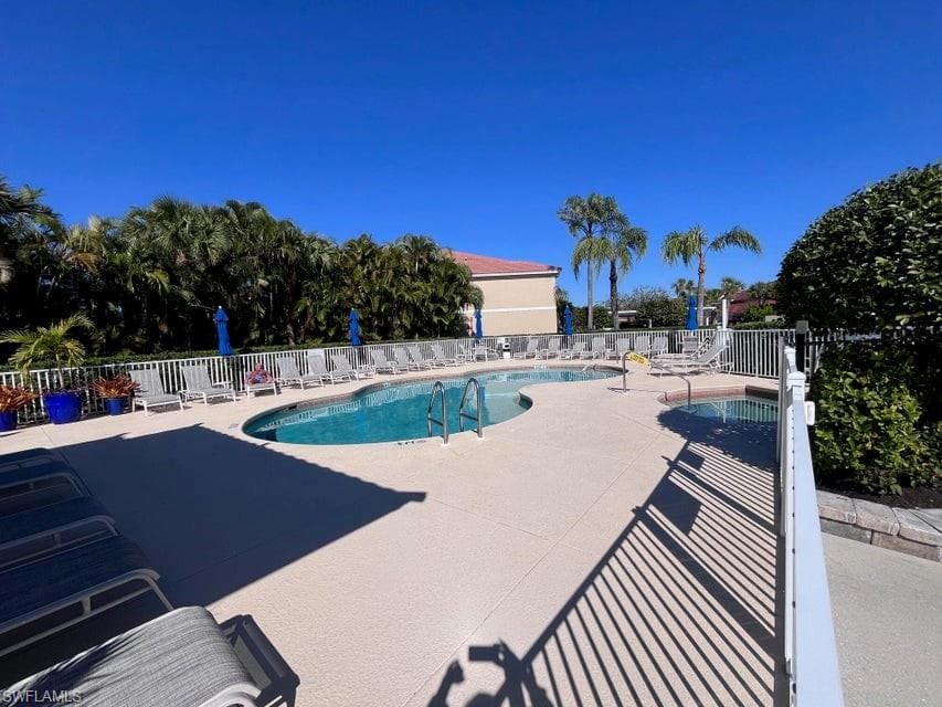 2805 Cypress Trace Cir 204, Naples, FL 34119-21