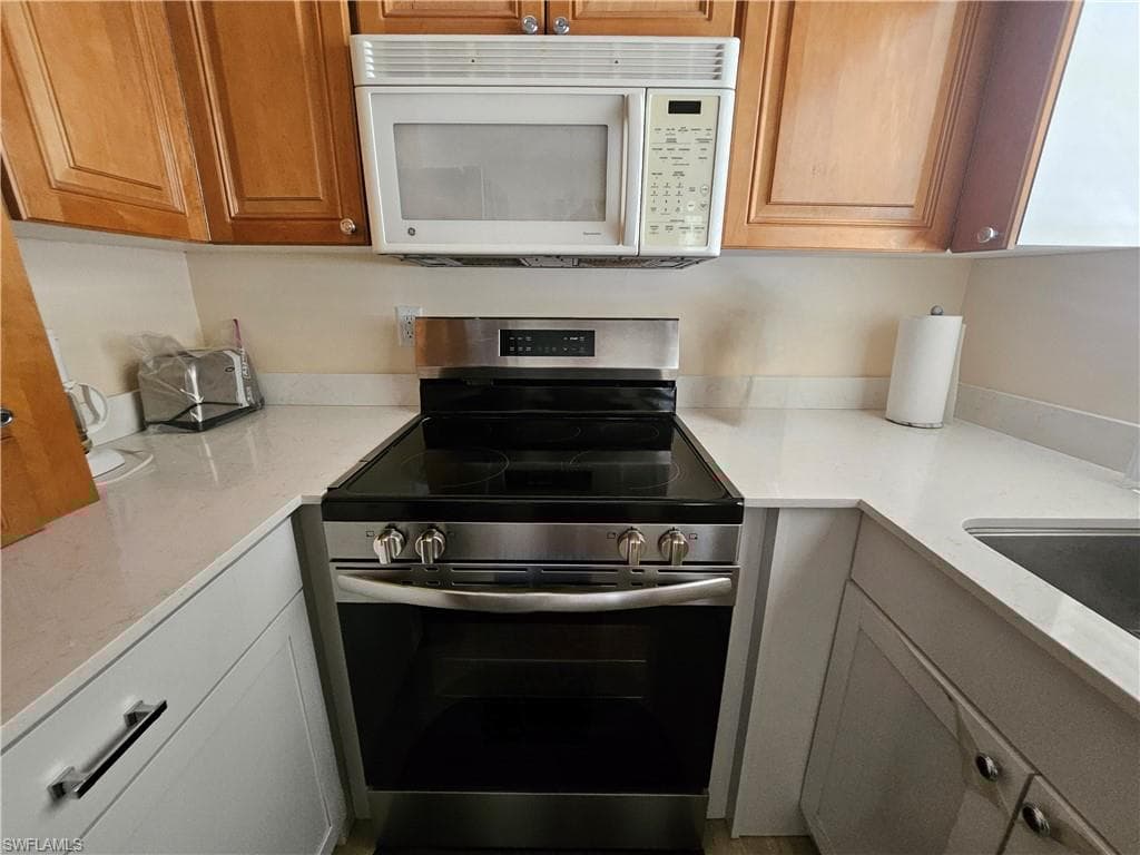 835 9th Ave S, Naples, FL 34102-9