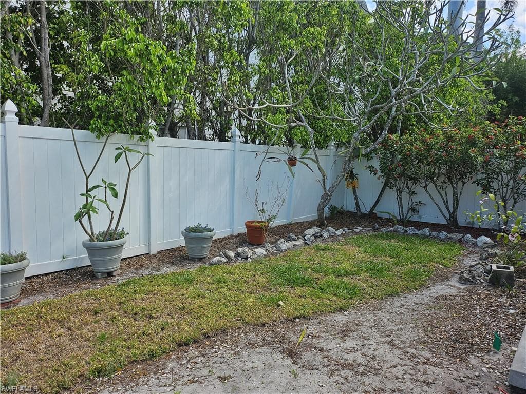 835 9th Ave S, Naples, FL 34102-12
