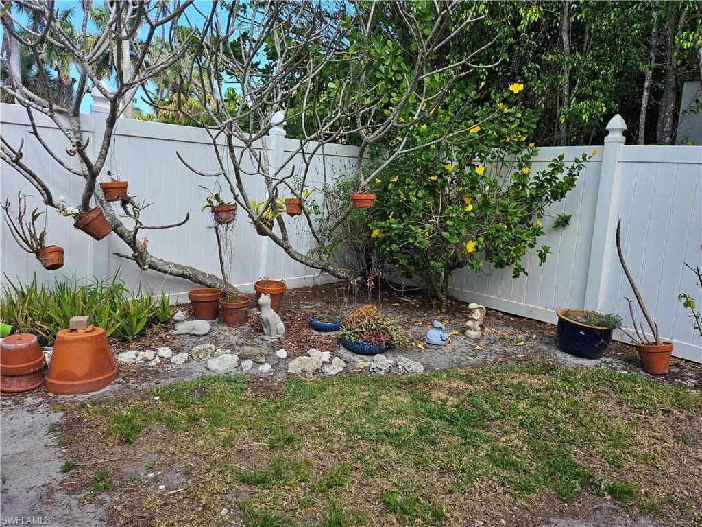 835 9th Ave S, Naples, FL 34102-13