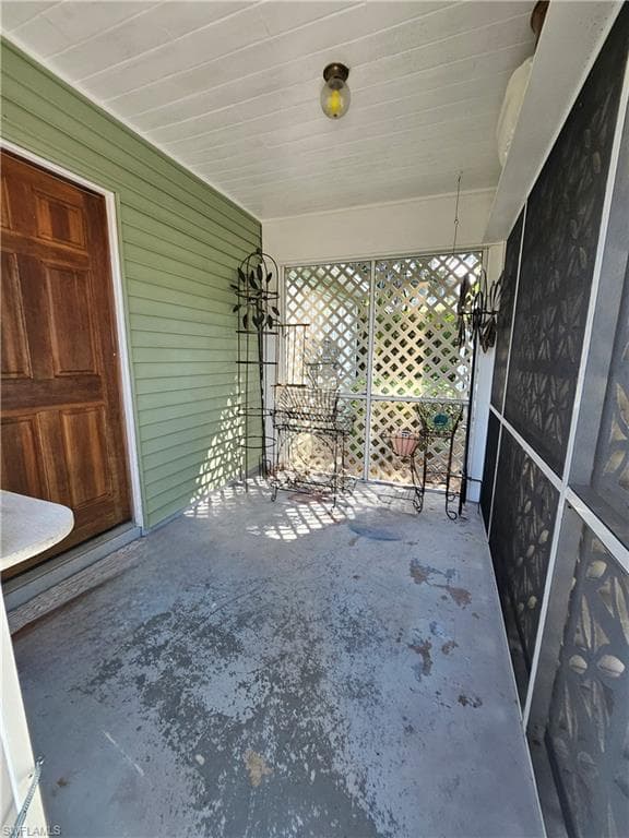 835 9th Ave S, Naples, FL 34102-3