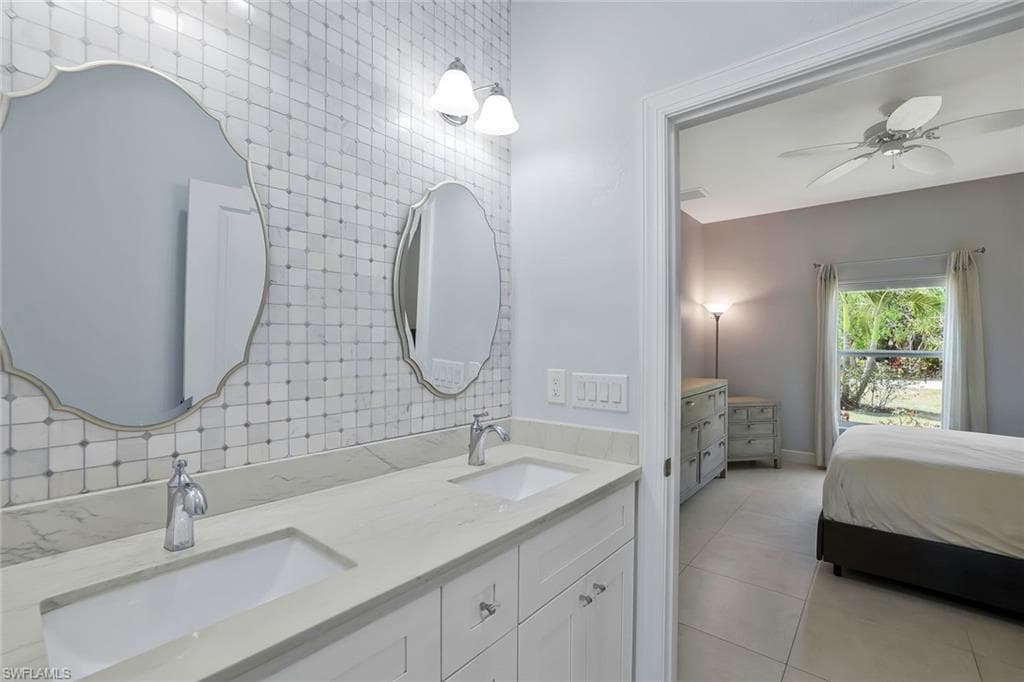 3892 14th St N, Naples, FL 34103-10