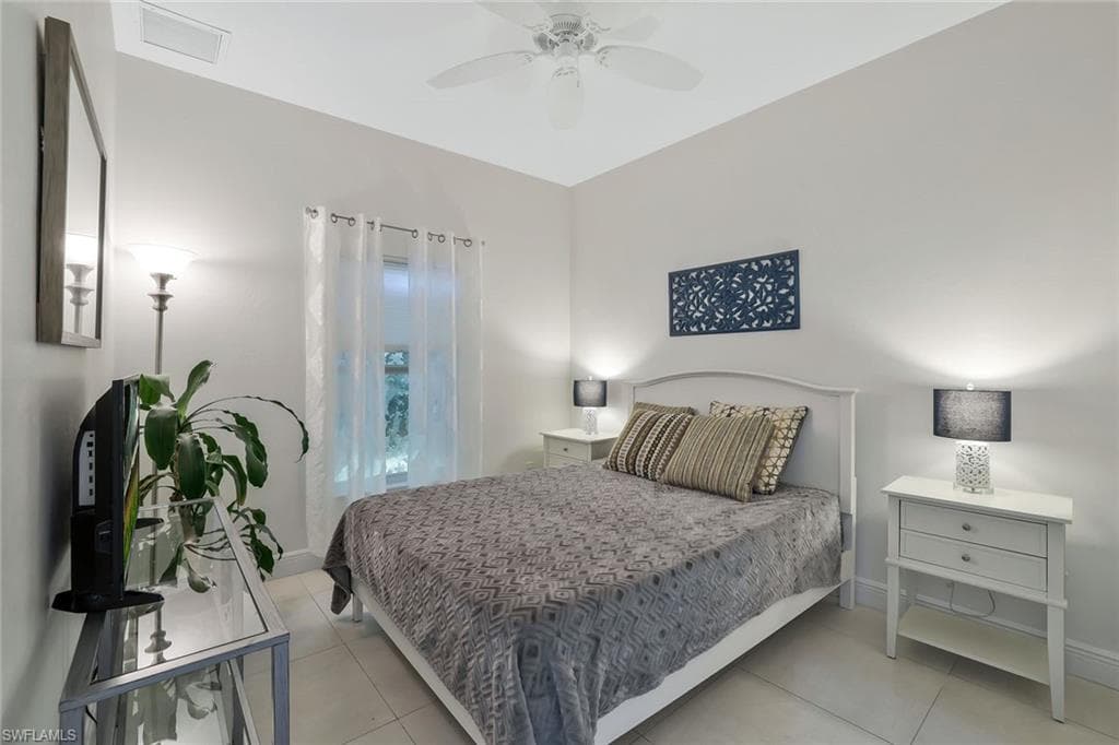 3892 14th St N, Naples, FL 34103-11