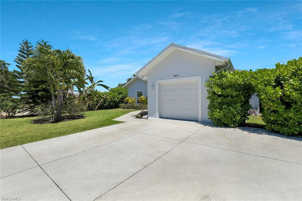 3892 14th St N, Naples, FL 34103-19