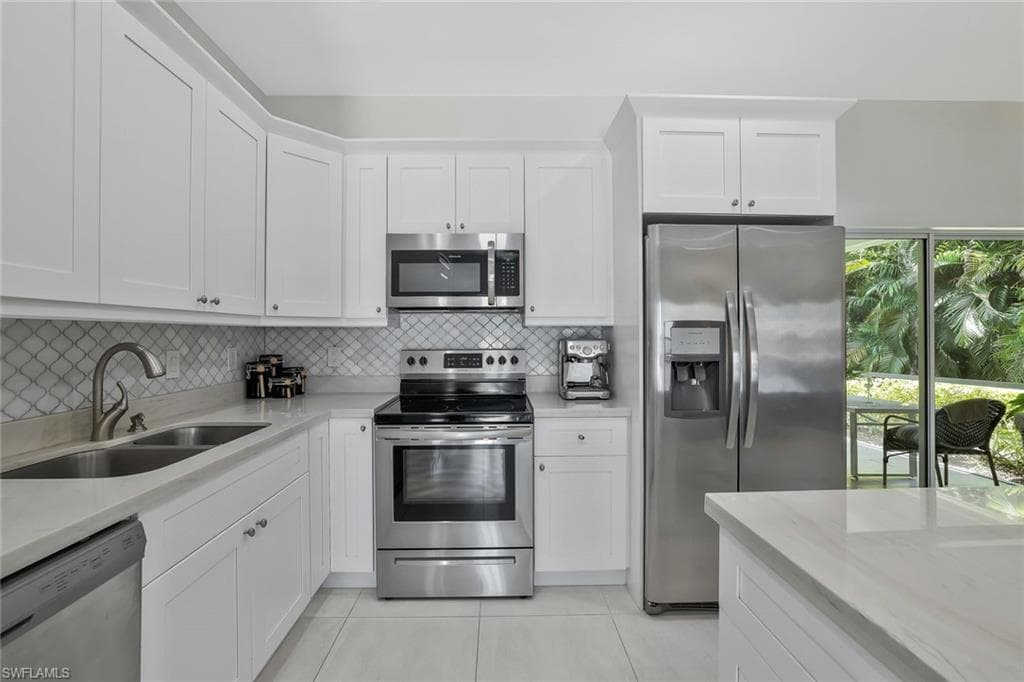 3892 14th St N, Naples, FL 34103-6