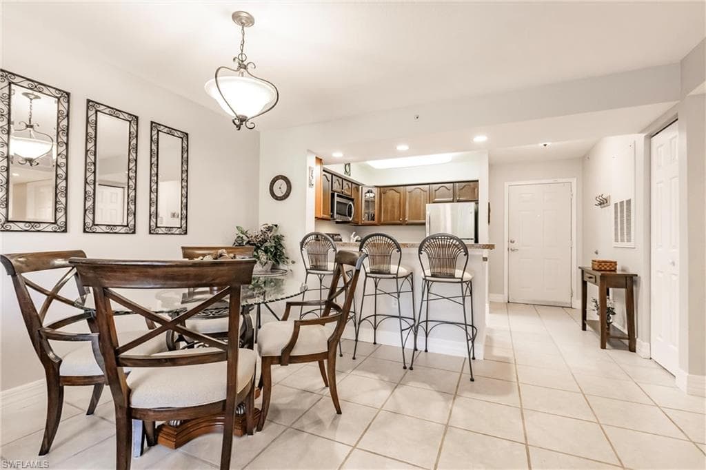8244 Key Royal Cir 614, Naples, FL 34119-7