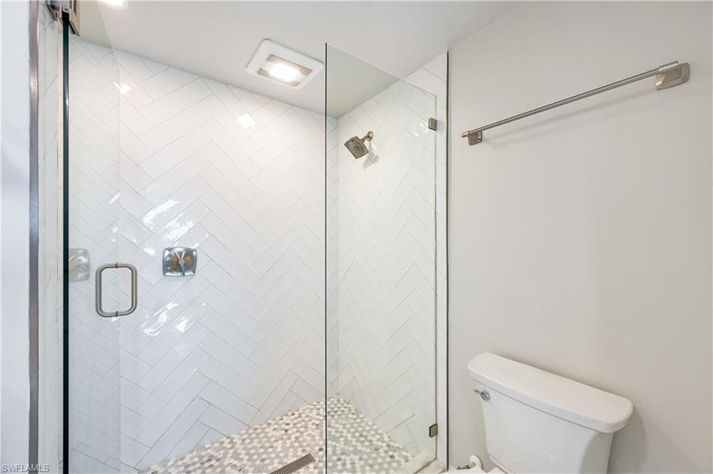 33 Bluebill Ave A404, Naples, FL 34108-14