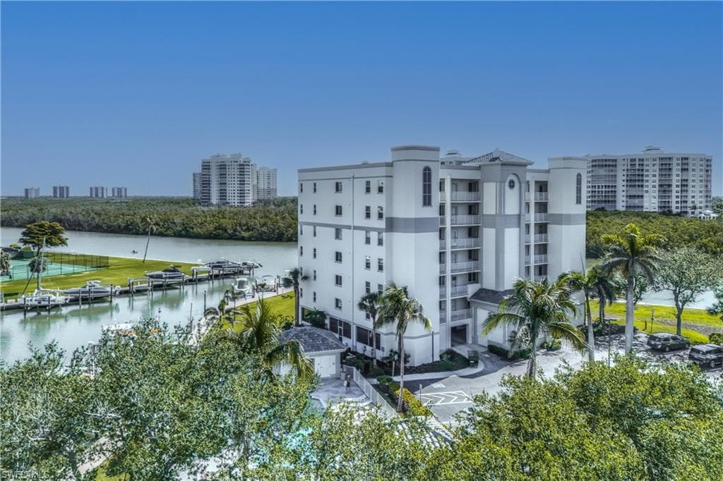 33 Bluebill Ave A404, Naples, FL 34108-27