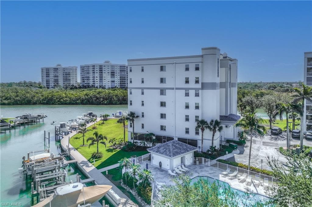 33 Bluebill Ave A404, Naples, FL 34108-28