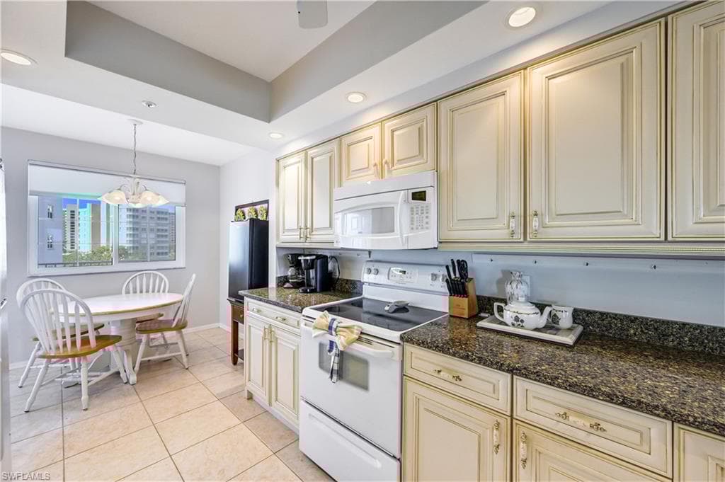 33 Bluebill Ave A404, Naples, FL 34108-34