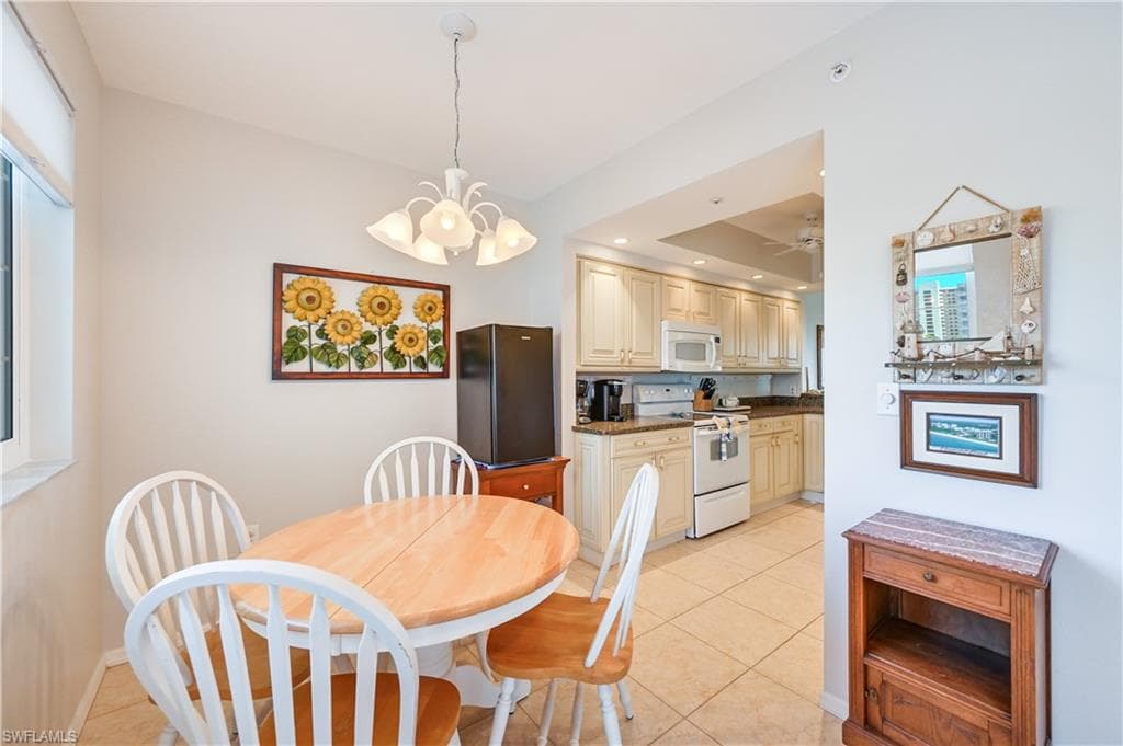 33 Bluebill Ave A404, Naples, FL 34108-36