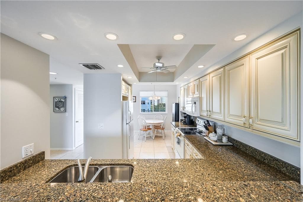 33 Bluebill Ave A404, Naples, FL 34108-41