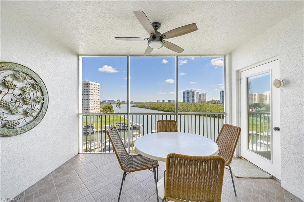 33 Bluebill Ave A404, Naples, FL 34108-42