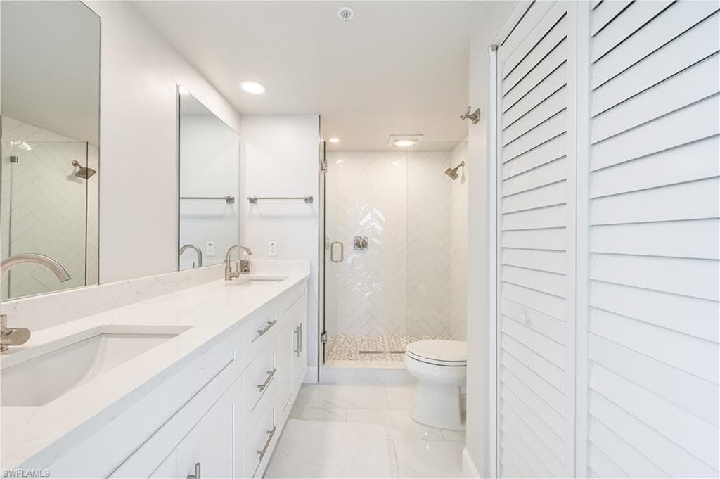 33 Bluebill Ave A404, Naples, FL 34108-44