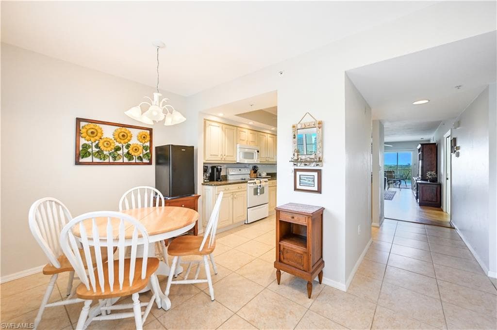 33 Bluebill Ave A404, Naples, FL 34108-46