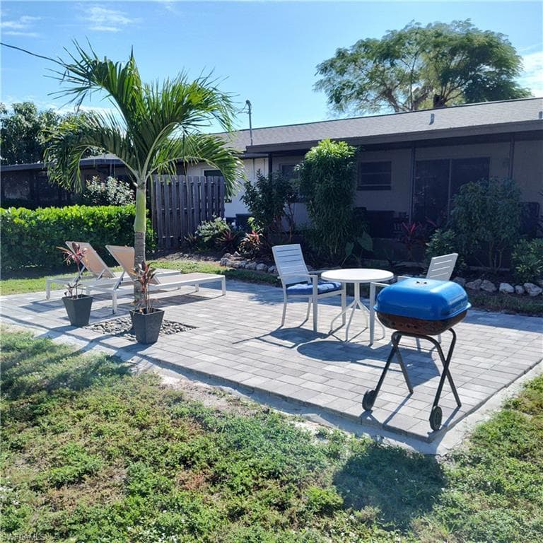 787 106th Ave N, Naples, FL 34108-9