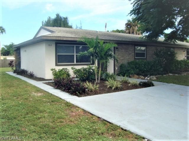 787 106th Ave N, Naples, FL 34108-3