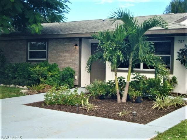787 106th Ave N, Naples, FL 34108-4