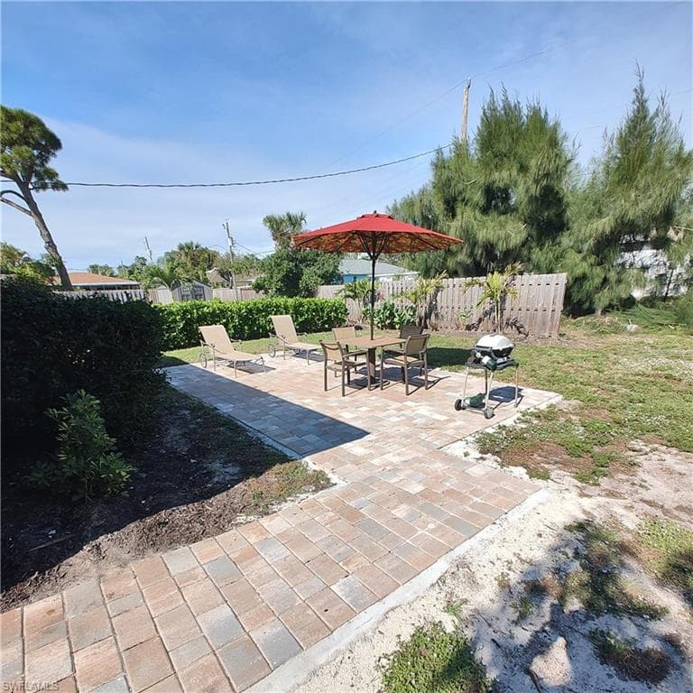 787 106th Ave N, Naples, FL 34108-5