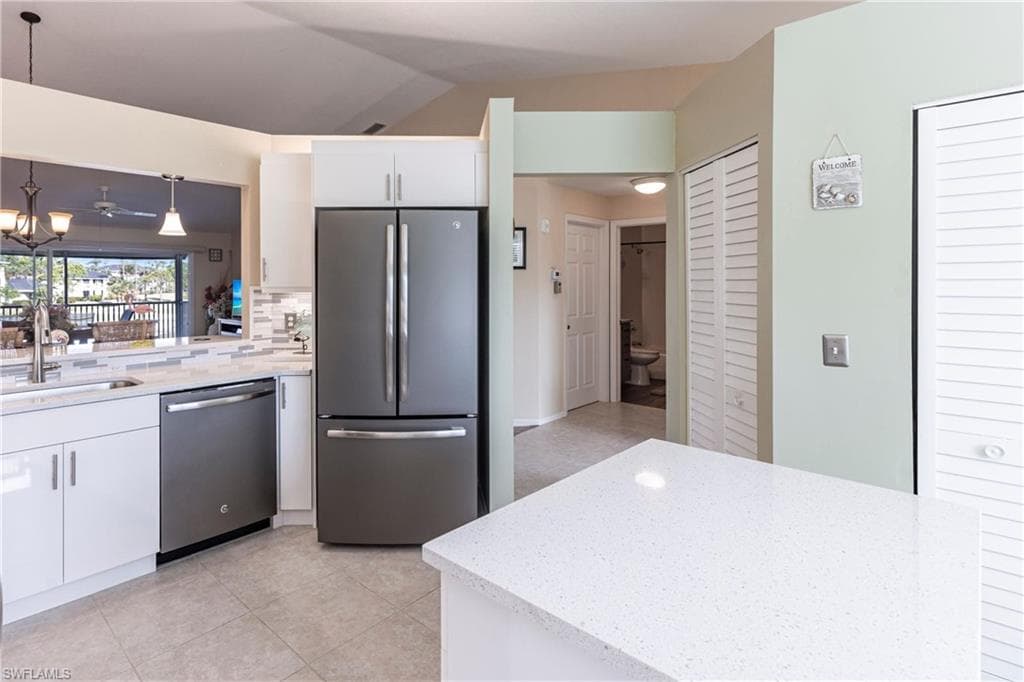 940 Woodshire Ln M10, Naples, FL 34105-4