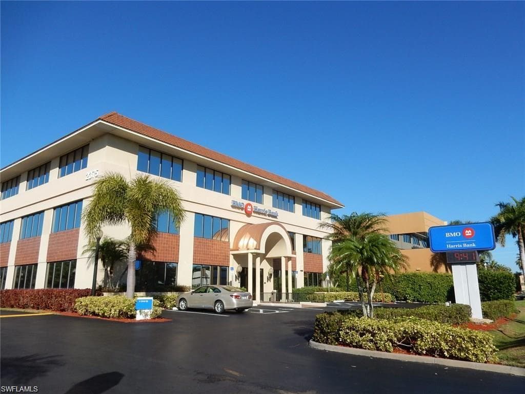 2375 Tamiami Trl N 304, Naples, FL 34103-2