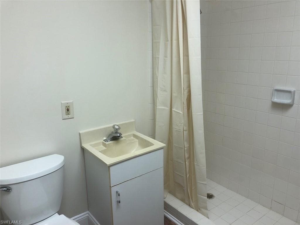 2375 Tamiami Trl N 304, Naples, FL 34103-8