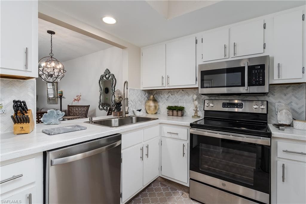 1014 Manatee Rd F102, Naples, FL 34114-4