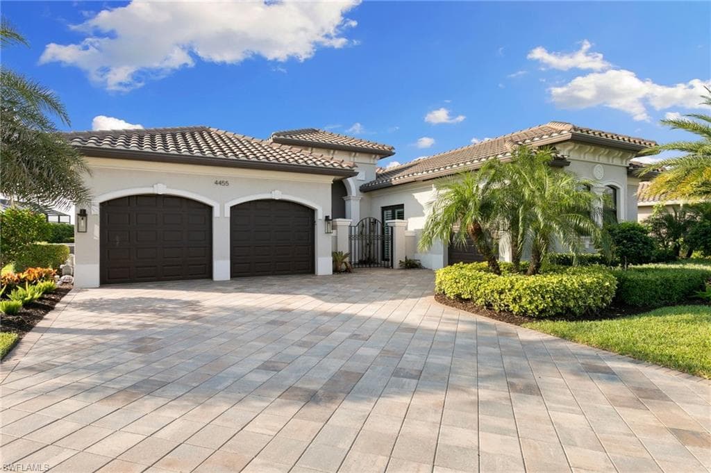 4455 Caldera Cir, Naples, FL 34119-3