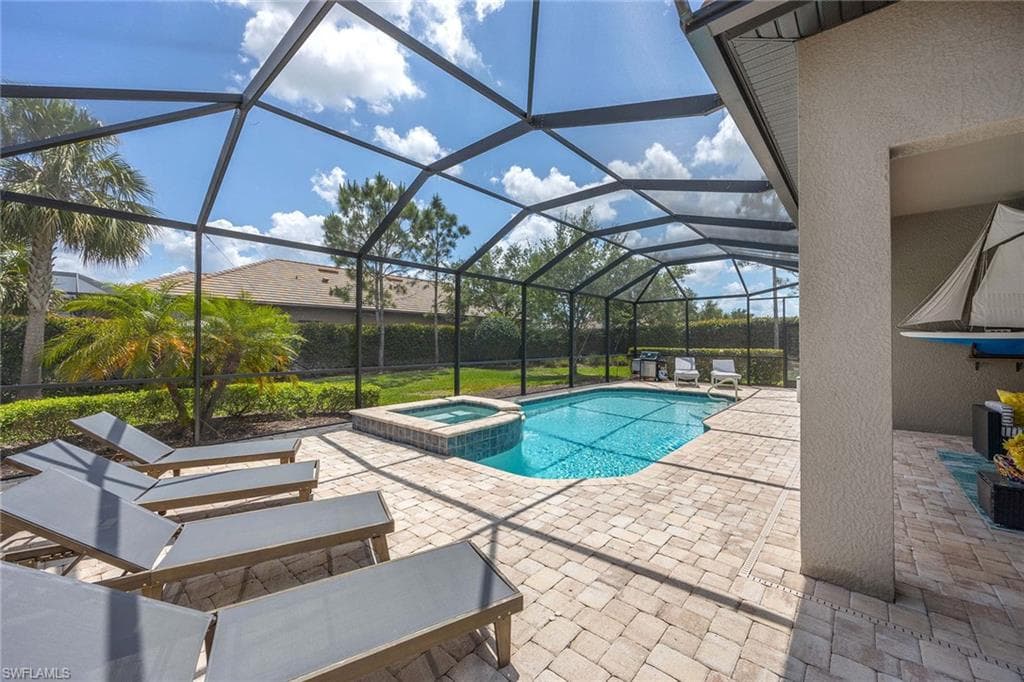 7520 Blackberry Dr, Naples, FL 34114-4