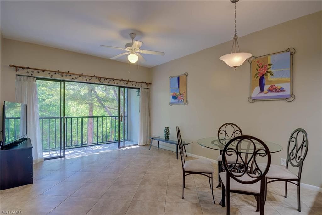 3323 Olympic Dr 723, Naples, FL 34105-9