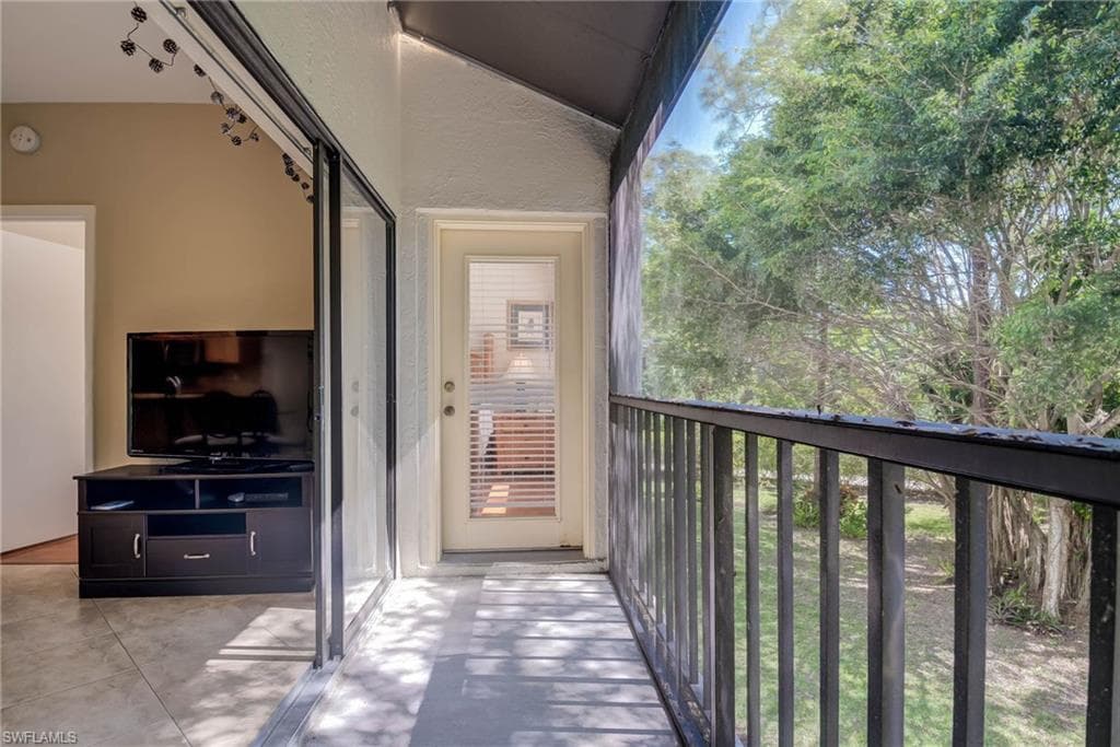 3323 Olympic Dr 723, Naples, FL 34105-25
