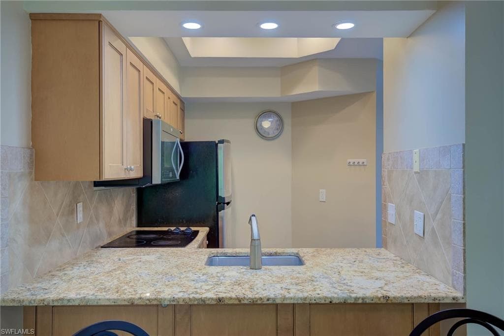 3323 Olympic Dr 723, Naples, FL 34105-5
