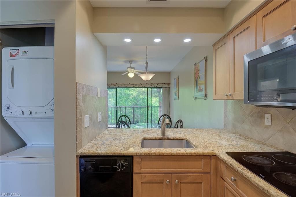 3323 Olympic Dr 723, Naples, FL 34105-7
