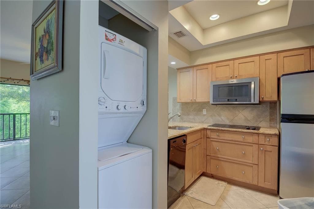 3323 Olympic Dr 723, Naples, FL 34105-8