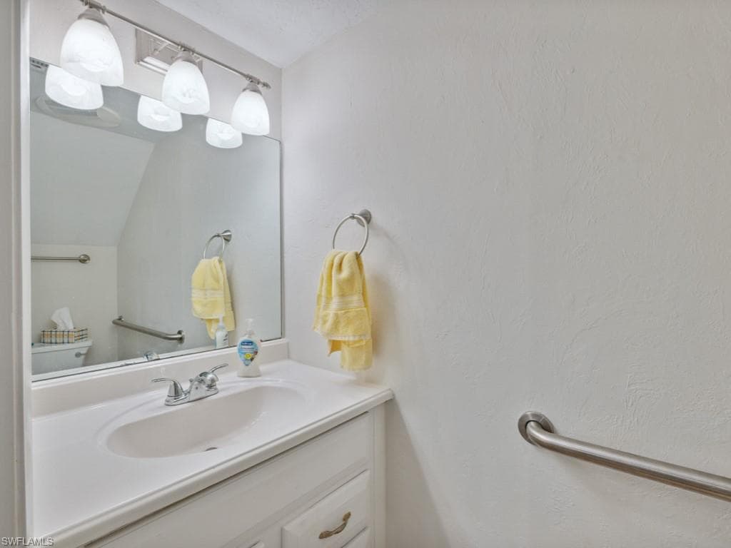 151 Cypress Way E E101, Naples, FL 34110-17