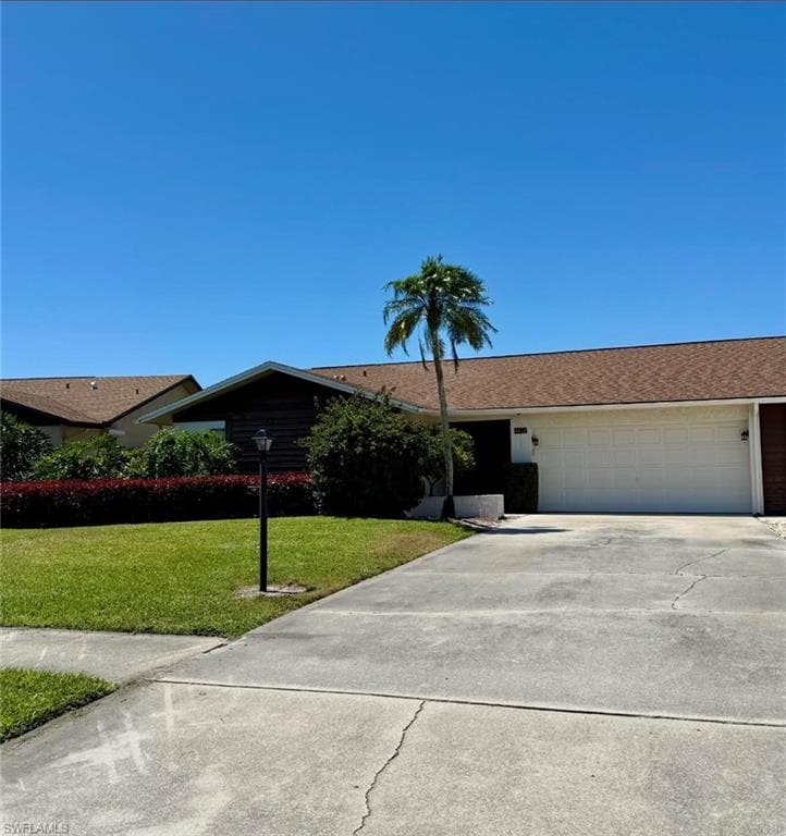 4802 Lakewood Blvd, Naples, FL 34112-20