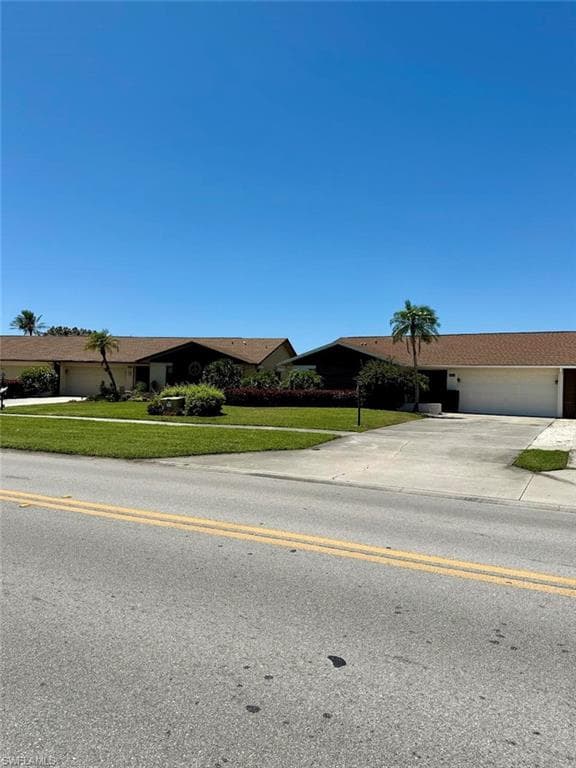 4802 Lakewood Blvd, Naples, FL 34112-21