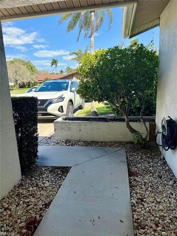 4802 Lakewood Blvd, Naples, FL 34112-2